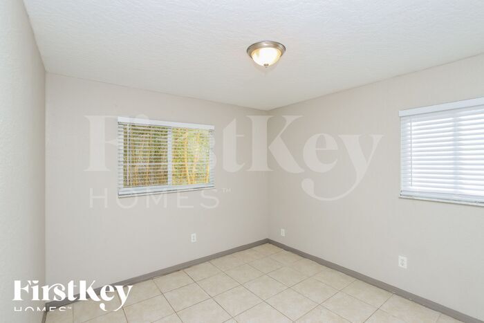 Building Photo - 2749 Elm Dr NE