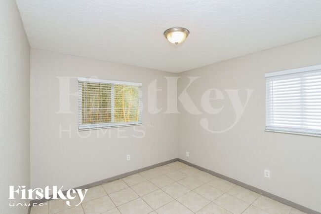 Building Photo - 2749 Elm Dr NE