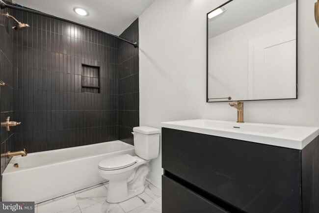 Building Photo - 367 W Hortter St