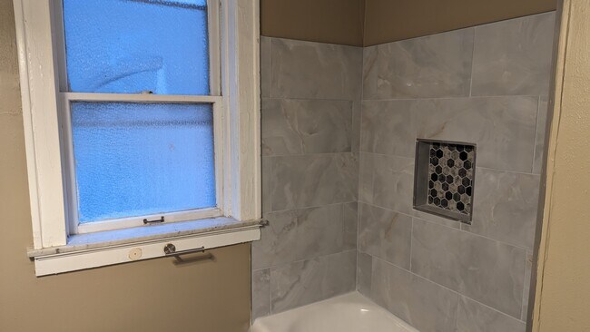 Building Photo - 5042 Mardel Ave