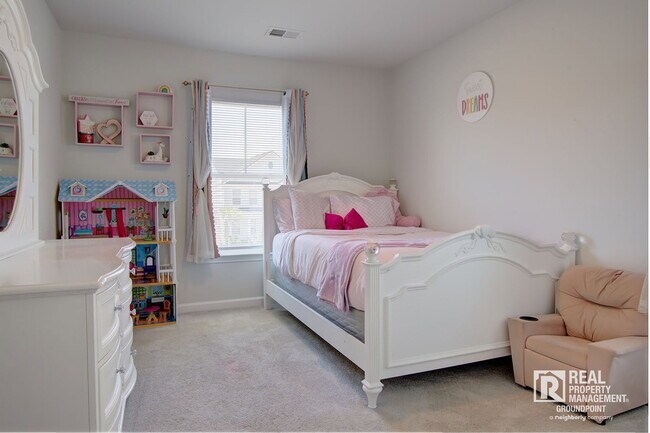 Building Photo - 214 Honey Horn Dr