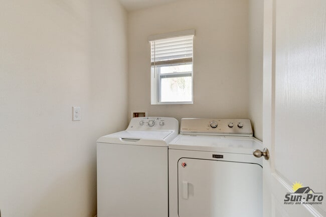 Building Photo - 507 Armoyan Wy