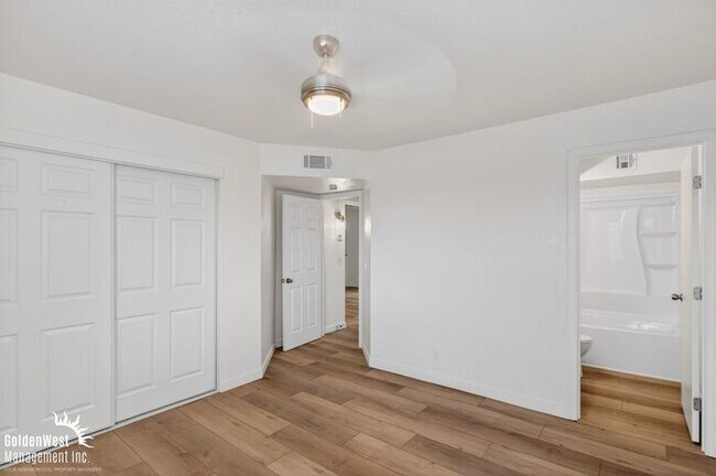 Building Photo - Stylish 2Bdm 1Ba Apartment with Fireplace in Phoenix!