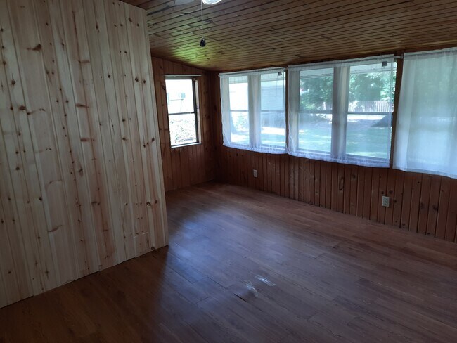 Building Photo - 4601 Washington Ave SE