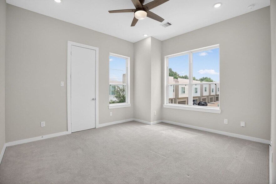 Building Photo - 619 Thornton Oaks Ln