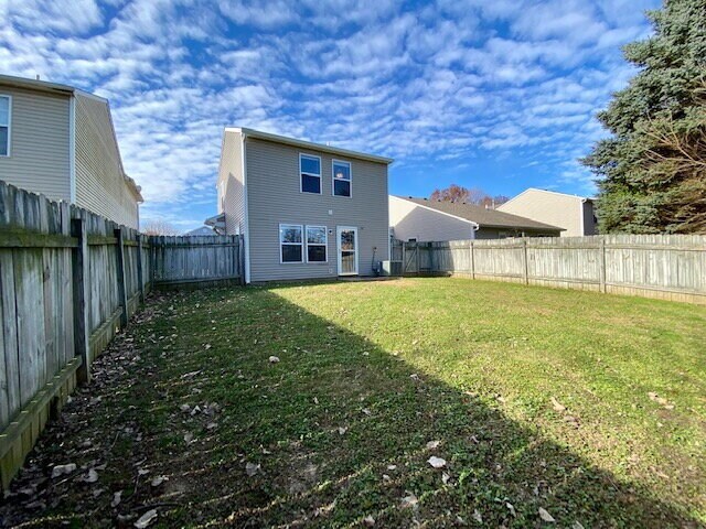 Building Photo - Stunning 3 Bedroom/3 Bath Home in Noblesville