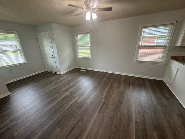 Building Photo - 3116 Plantation Dr