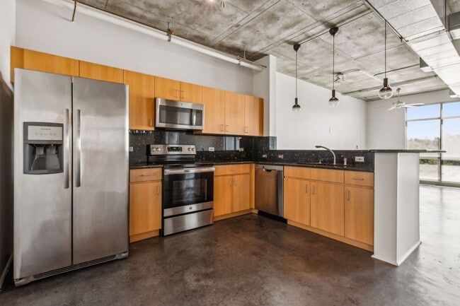 Building Photo - Loft Condo in Downtown Orlando