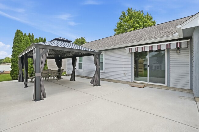 Building Photo - 9083 Marquis Dr