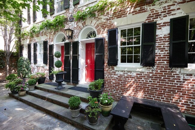 Building Photo - Georgetown East Village Perfection with PA...
