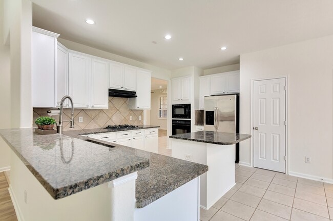Building Photo - 22 N Queenscliff Cir