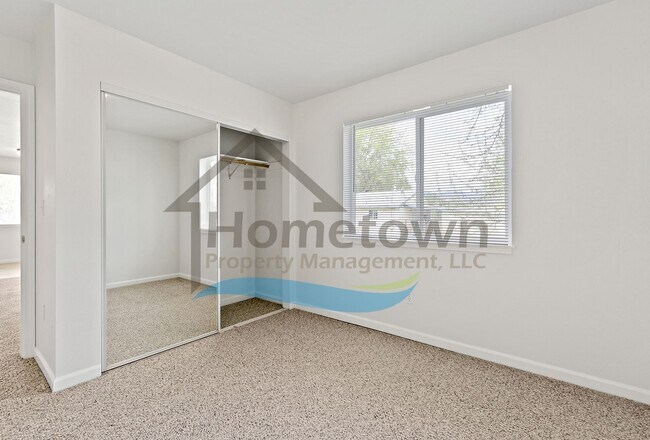 Building Photo - 6498 Tamarack Ln