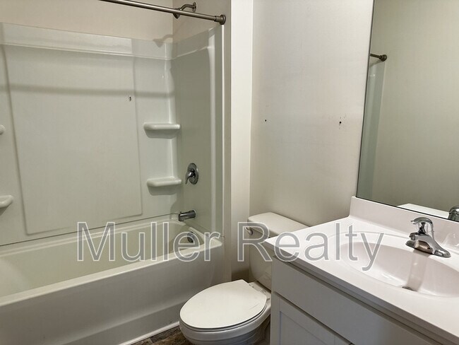 Building Photo - 6048 Bayonet Ln