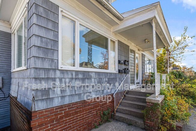 Building Photo - 1652 Peck St
