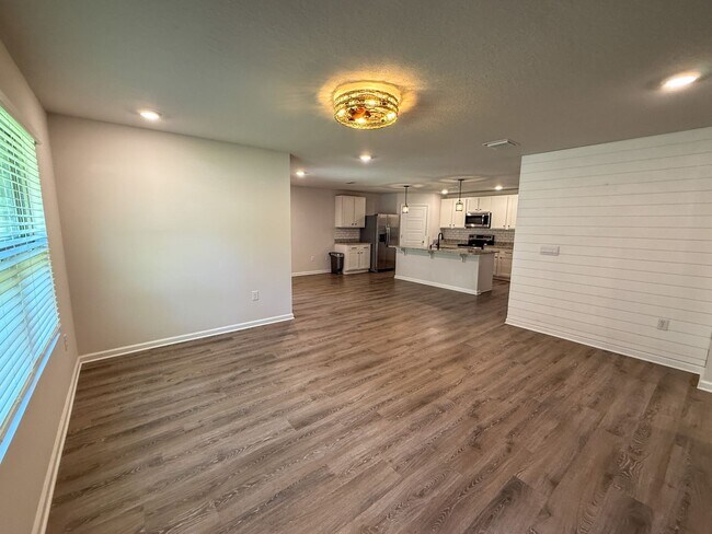 Building Photo - 4 Bedroom 2 Bath Home for Rent in Birch Run Subdivision! Energy Efficient Solar Panels to Help Lo...