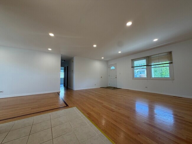 Building Photo - 1161 Parker Ln