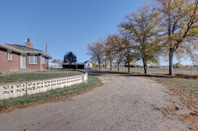 Building Photo - 3 Bedroom 3 Bathroom Home on a 1 Acre Lot