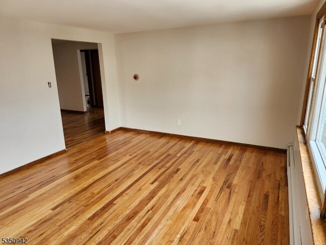 Building Photo - 41 Bayliss St