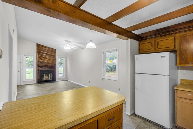 Building Photo - 1629 RaceTrack Rd