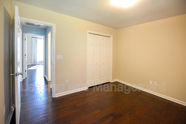 Building Photo - 606 Portico Park