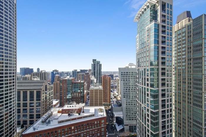 Building Photo - 111 E Chestnut St