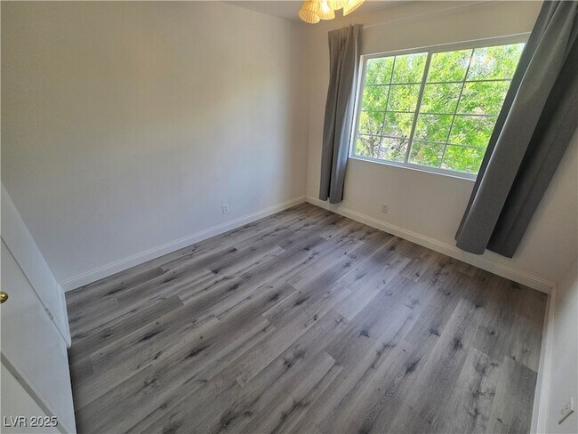 Building Photo - 9893 Canyon Peak Dr