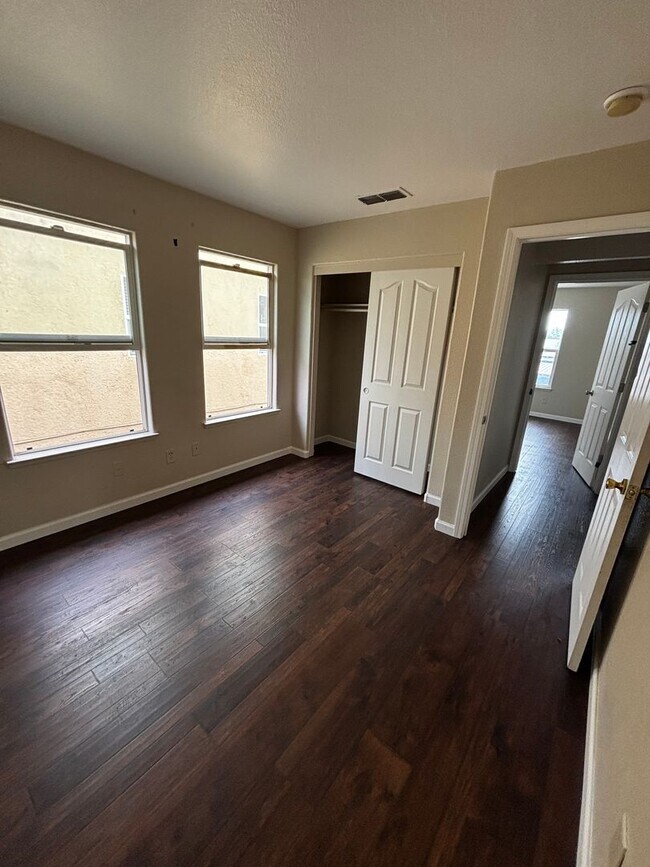 Building Photo - Newly Built Madera 4/3