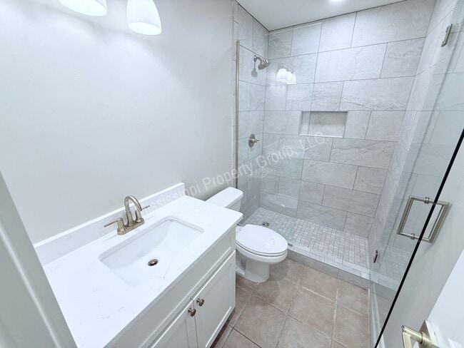 Building Photo - Renovated 2BR/1BA For Rent