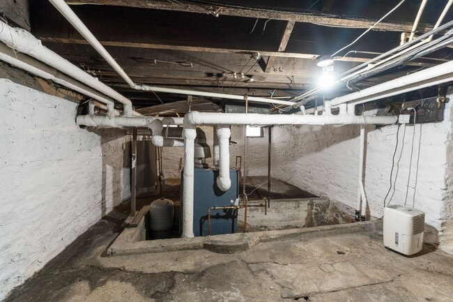 Building Photo - Huge Brick House in Victorian Village/Short North, Beautiful Woodwork 3 Car Garage and Swimming pool