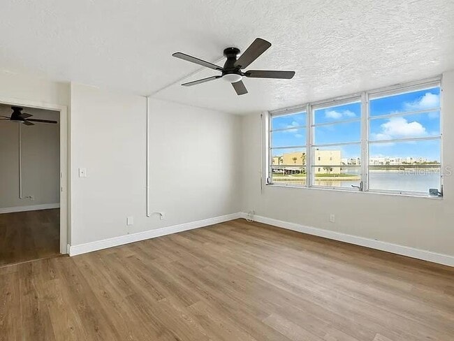 Building Photo - 7665 Sun Island Dr S