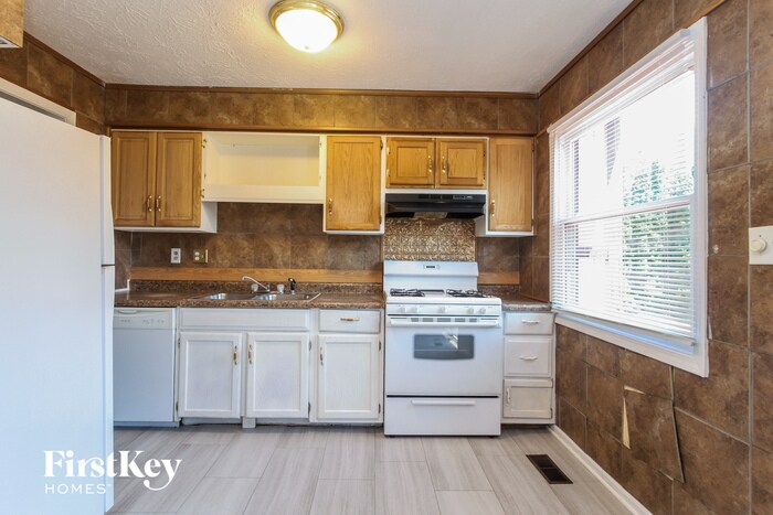 Building Photo - 4639 Thornleigh Dr