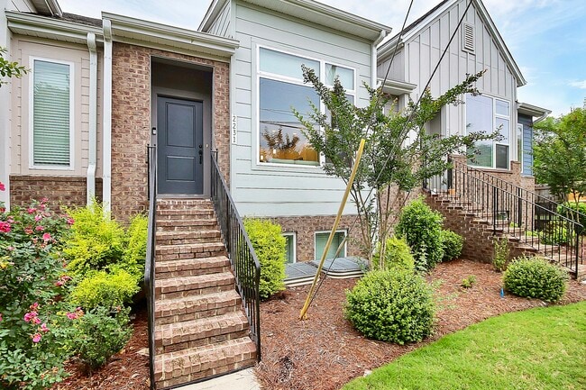 Primary Photo - 2231 Statesville Ave