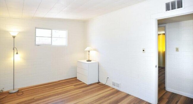 Building Photo - 3 BR/1.5 BA with large yard, new kitchen &...