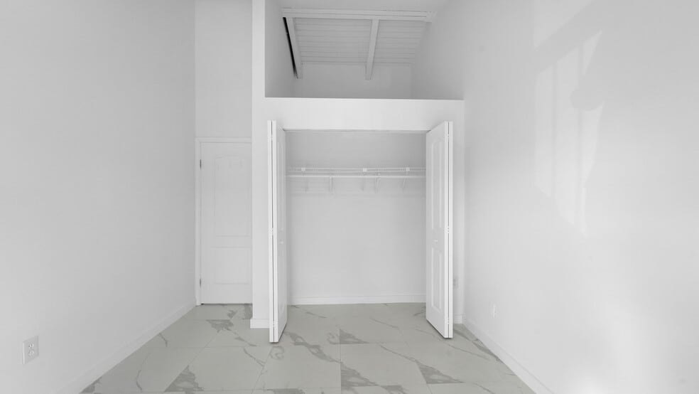 Building Photo - 1917 SW 107th Ave