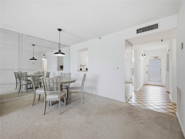 Building Photo - 14623 Bonaire Blvd