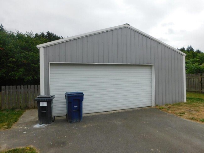 Building Photo - Two Story Single Family House with 2.5 Car Garage