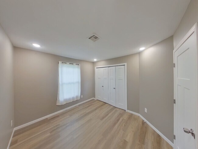 Building Photo - 520 Mathewson St