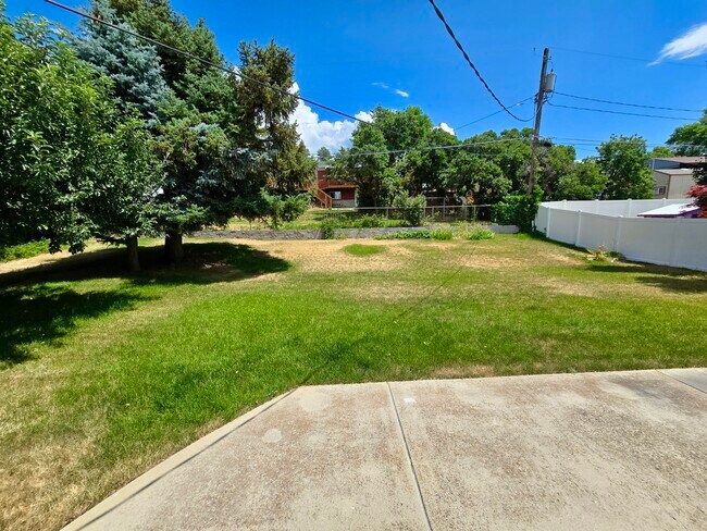 Building Photo - 1833 S Jeri Dr
