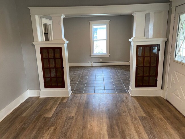 Primary Photo - 3 bed 1 bath single family home in Rhinela...