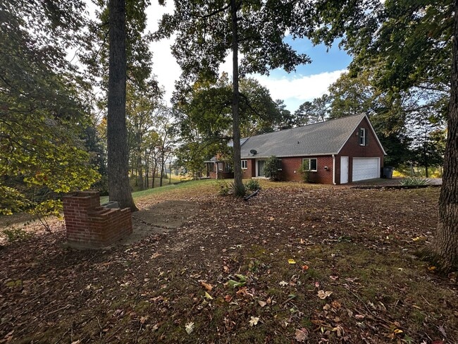 Building Photo - *Move in Special - Spacious 3 bedroom/ 2.5...