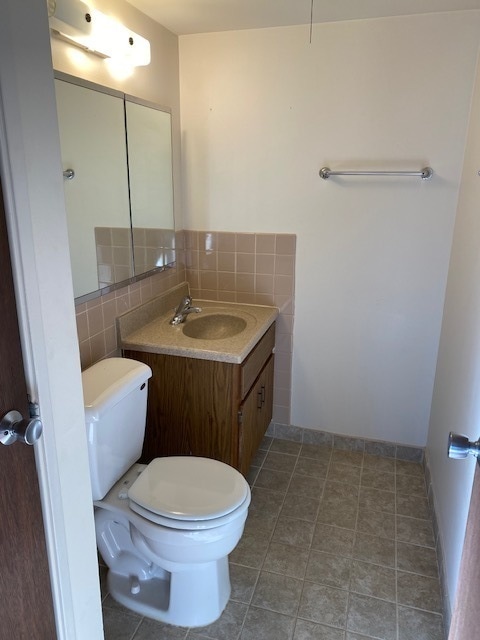 Building Photo - 5S100 Pebblewood Ln