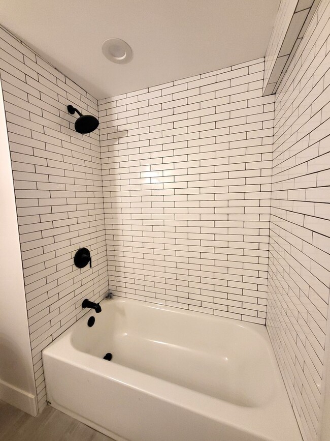 Building Photo - 2828 W Fulton St