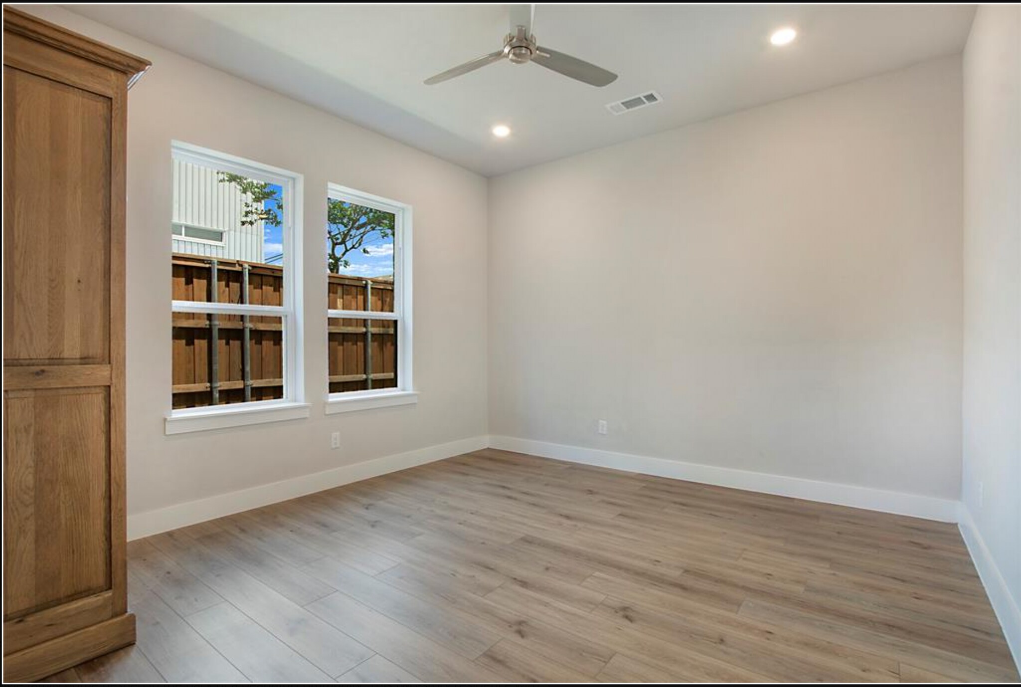 Building Photo - 1005 Cavour Pl