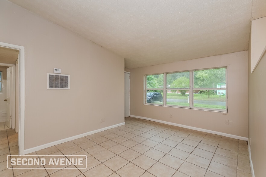 Building Photo - 6758 Gaspar Cir E