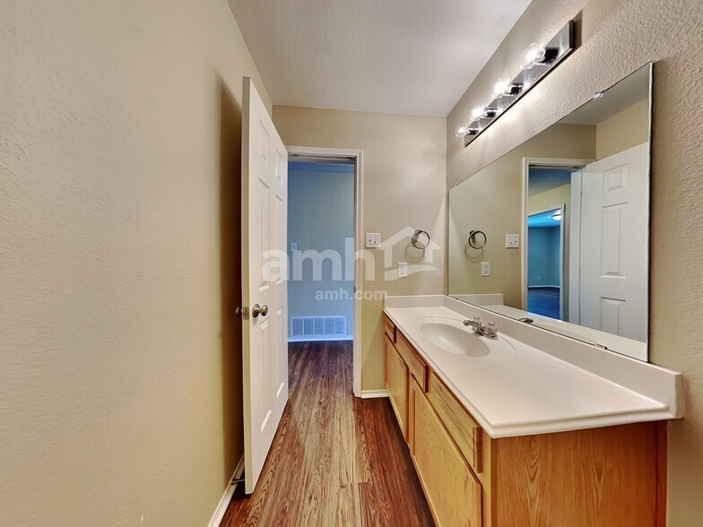 Building Photo - 2847 Park Springs Dr