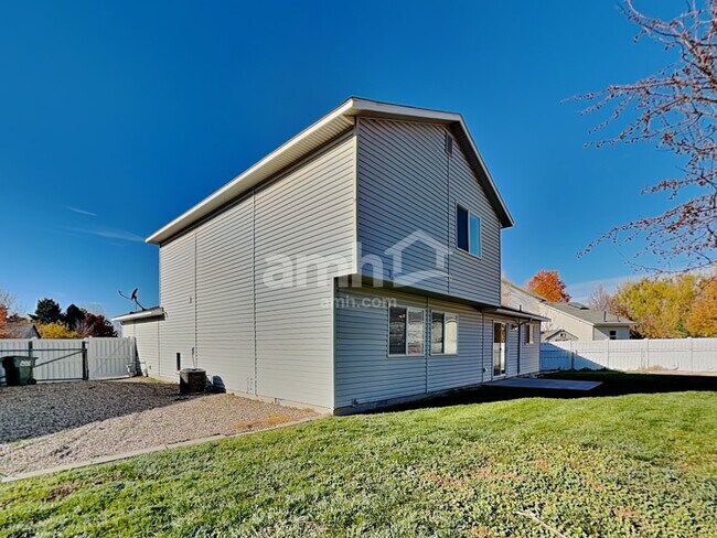 Building Photo - 2360 N Grey Hawk Ave