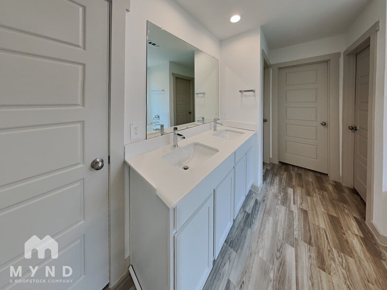 Building Photo - 7815 Cattleman Vly Dr