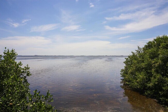 Building Photo - 6104 Champions Row St