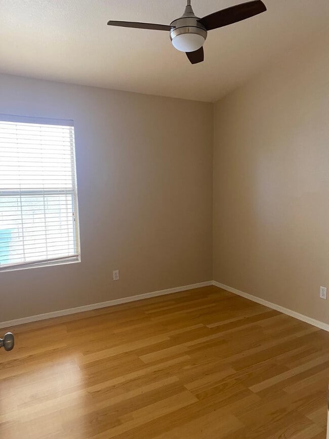 Building Photo - 1277 W Myrna Ln