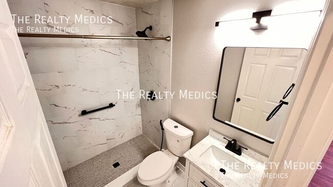 Building Photo - 2132 Falkner Rd